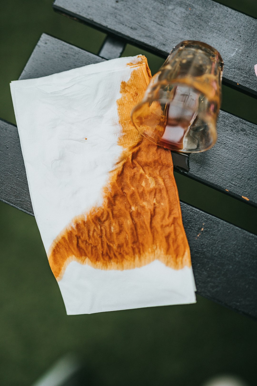 orange-powder-on-white-paper-rdzzn-tdb4u